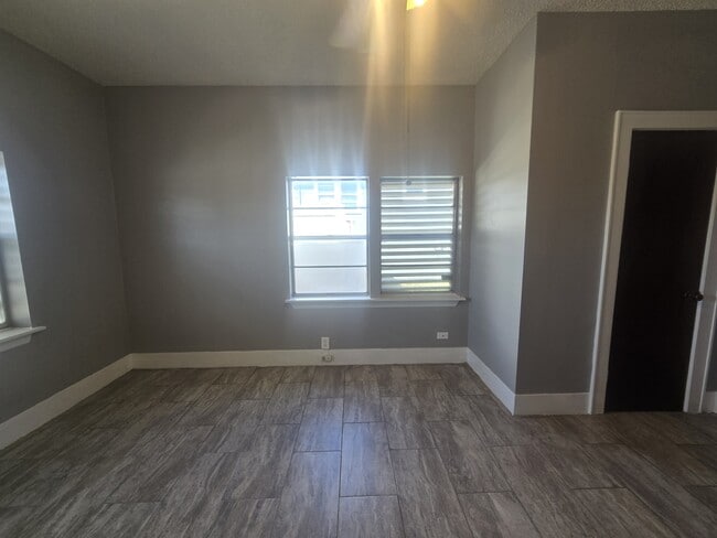 Building Photo - 3828 Avenue S 1/2