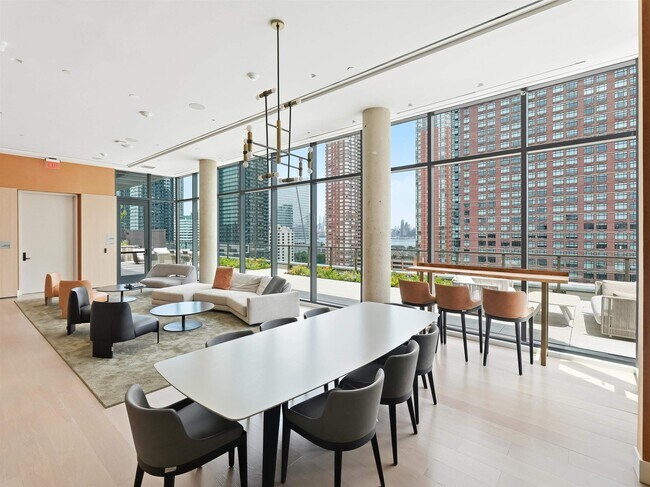 Building Photo - 144 1st St