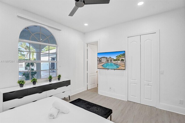 Building Photo - 13751 Pine Meadow Ct