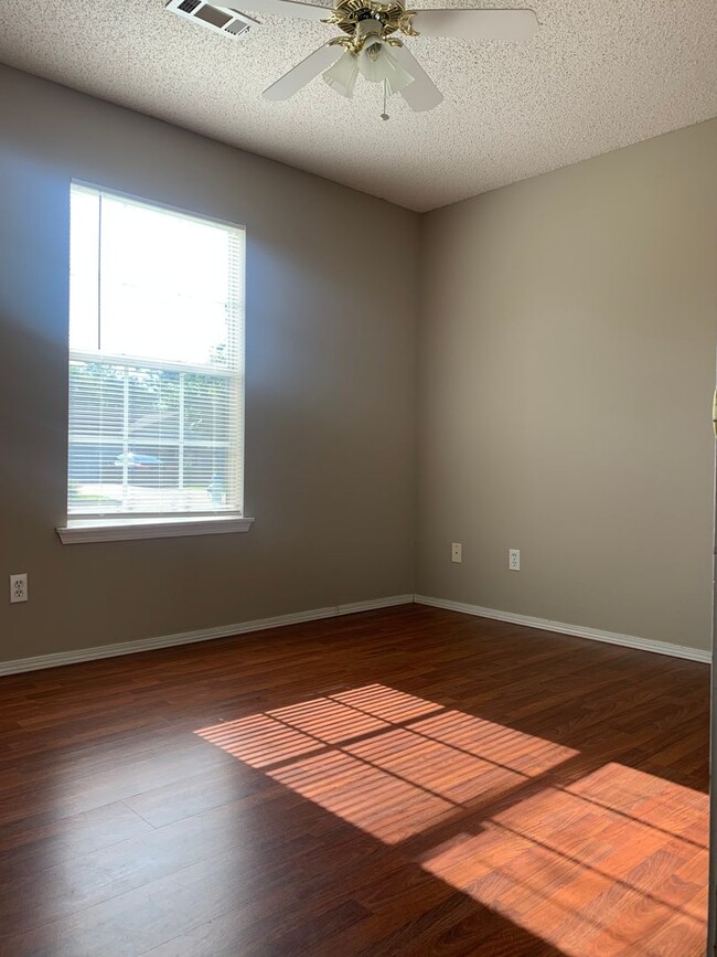 Building Photo - 277 Christy Ln