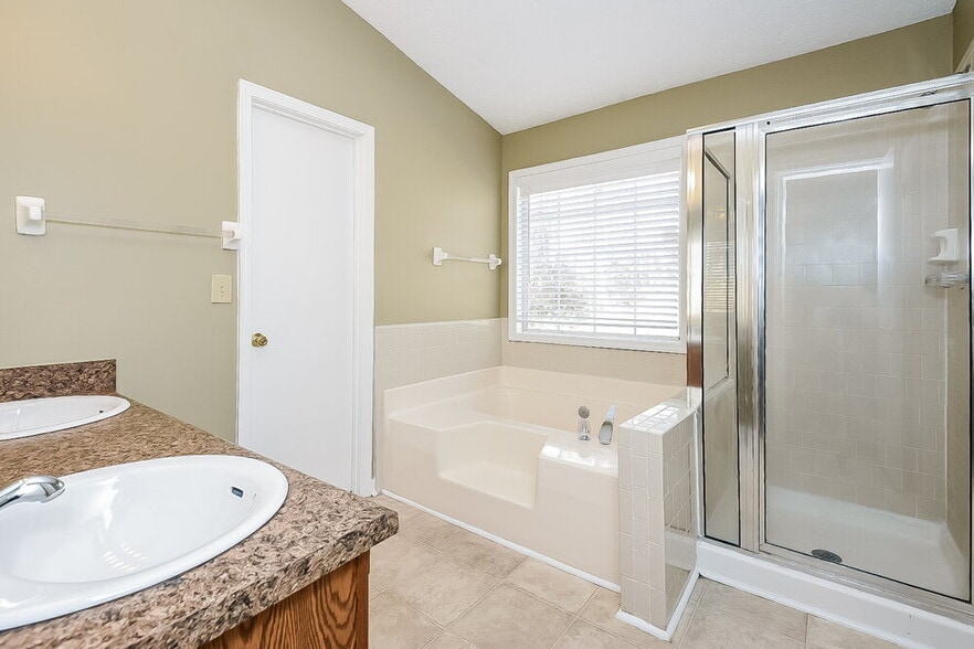 Building Photo - 242 Clarion Rd