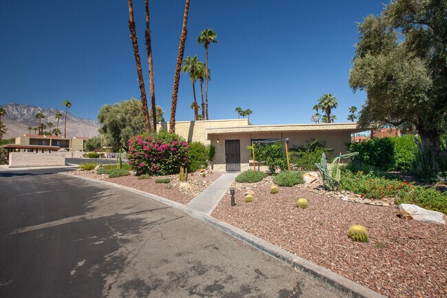 Primary Photo - 2348 Los Coyotes Dr