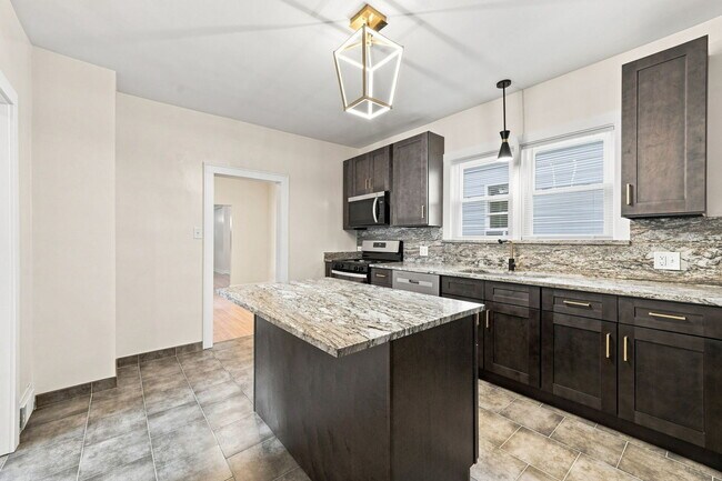 Building Photo - 310 E 138th St