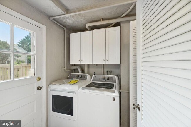 Building Photo - 3723 Ingalls Ave