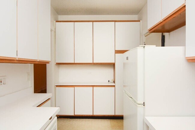 Building Photo - 1324 Oak Ave