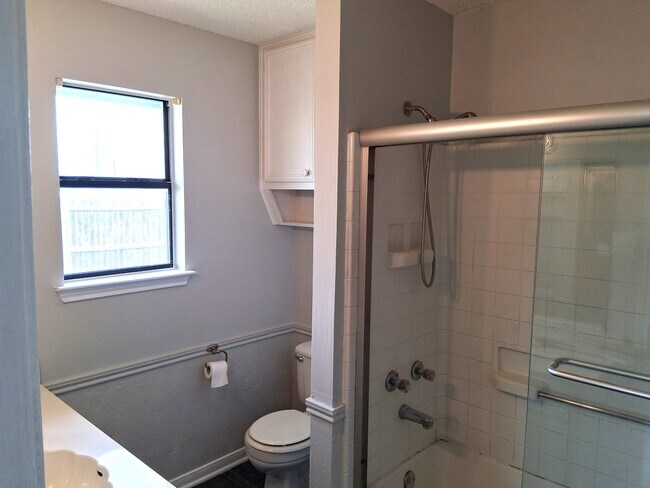 Building Photo - 3801 Riverrock Dr