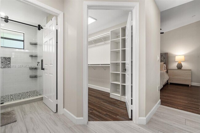 Building Photo - 9161 Vineyard Lake Dr