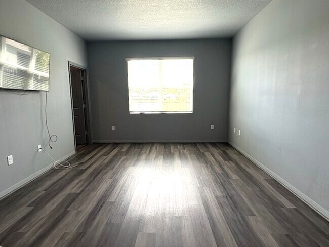 Building Photo - Gorgeous 2 Bedroom Home with Office!