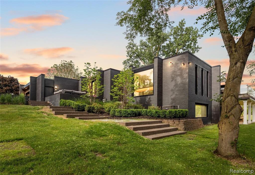 Building Photo - 3467 Sutton Pl