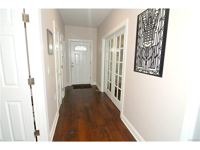 Interior Photo - 3882 Delaware Ave