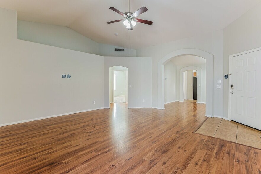 Building Photo - 2625 S 156th Ave