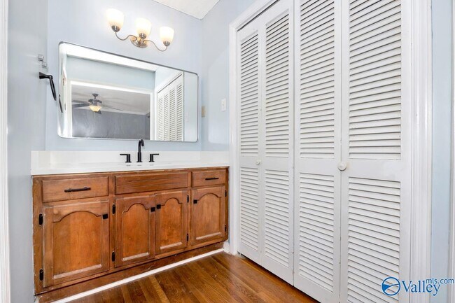 Building Photo - 8002 Greenwillow Ct SE