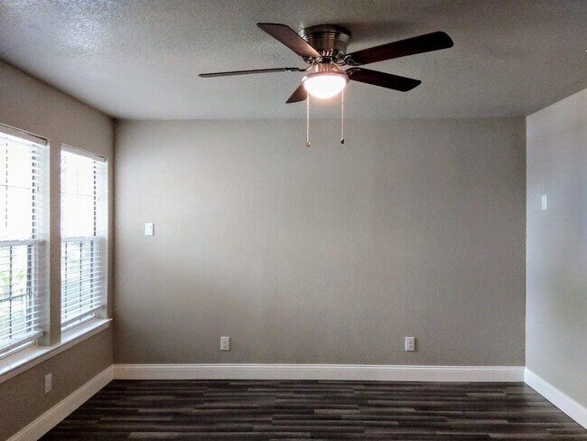 Building Photo - *COMING SOON* Charming 3BR/2BA Home with Covered Porch & Stainless Steel Appliances!