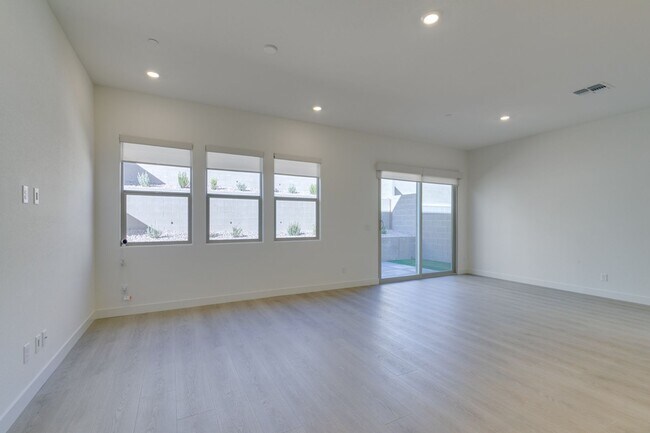 Building Photo - Brand New 4 Bedroom + Den/Office in Summerlin