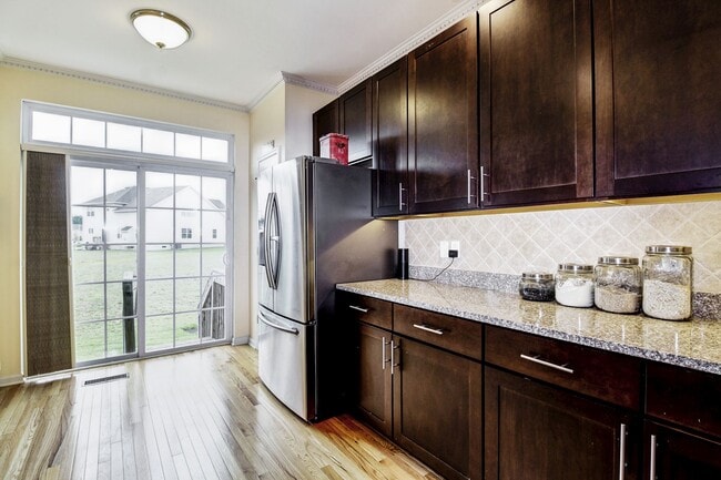 Building Photo - 4 Shadowlawn Dr