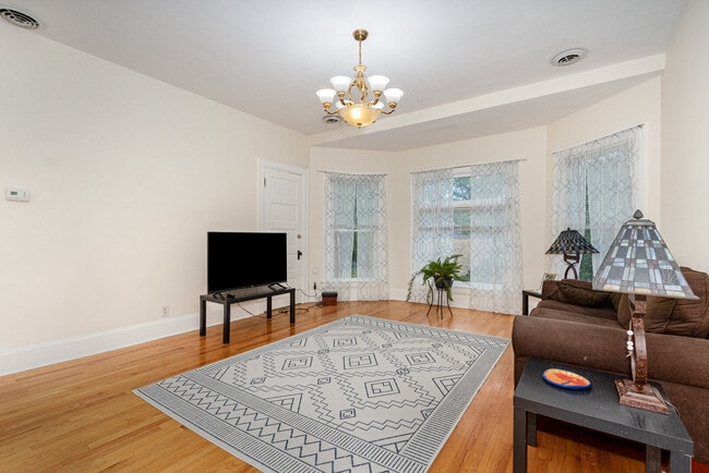 Building Photo - 312 Bridge St