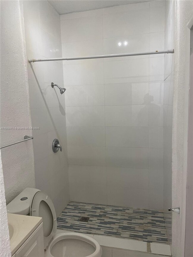 Building Photo - 640 NE 136th St