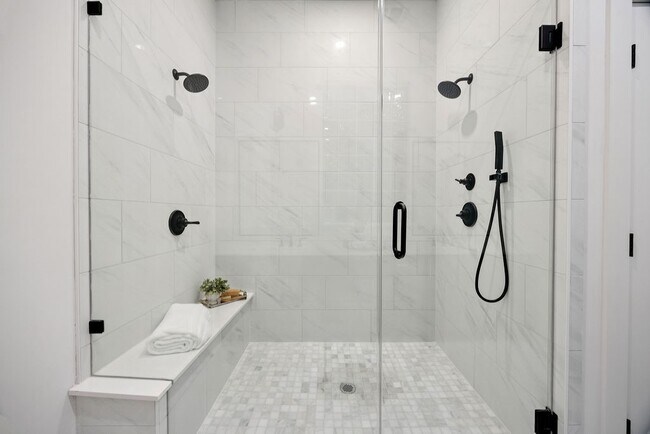 Building Photo - 2121 A Hoskins Dr