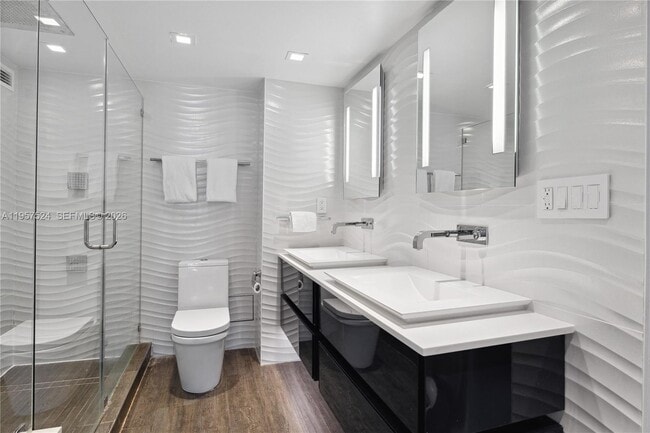 Building Photo - 2301 Collins Ave