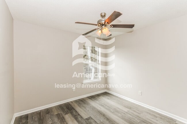 Building Photo - 104 Creek Way Ln