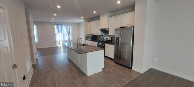 Building Photo - 5970 Fallfish Ct