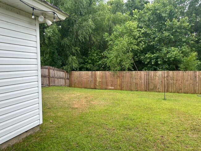 Building Photo - 103 Piney Cv
