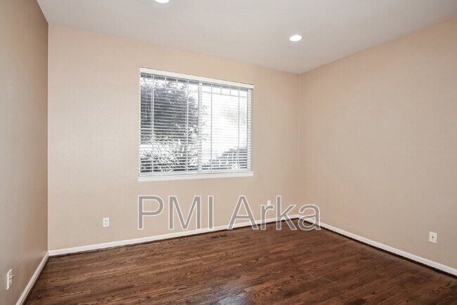 Building Photo - 445 243rd Pl SE