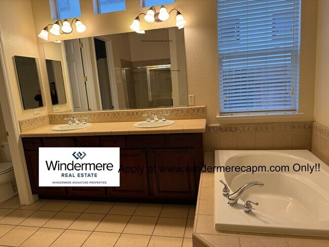 Building Photo - Welcome Home To This Well Maintained Immaculate Westlake Gated Community HOME!