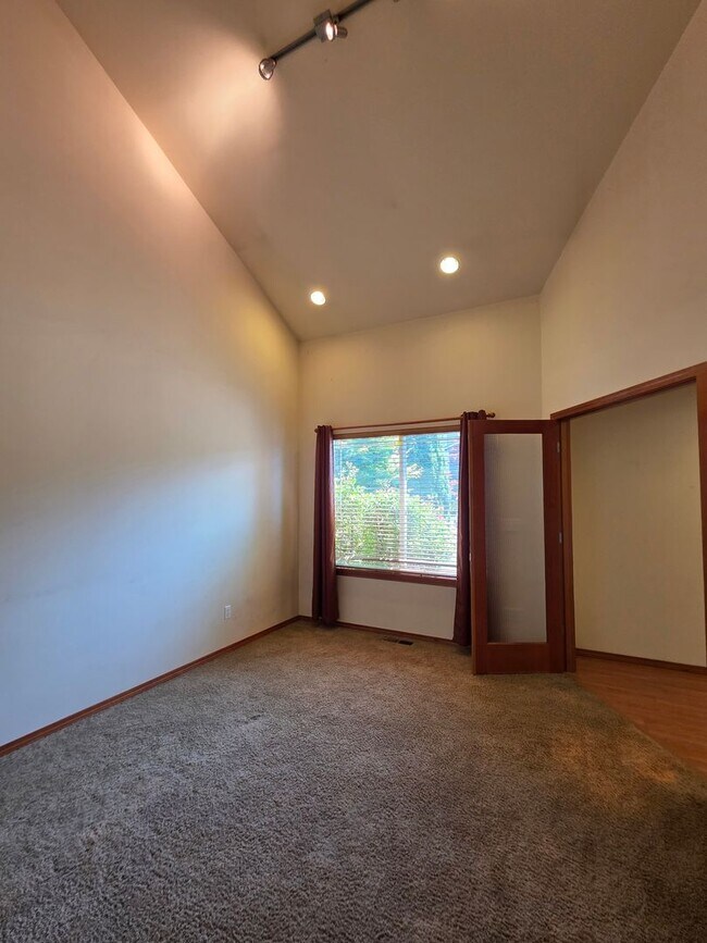 Building Photo - 1080 Heron Ridge Ave