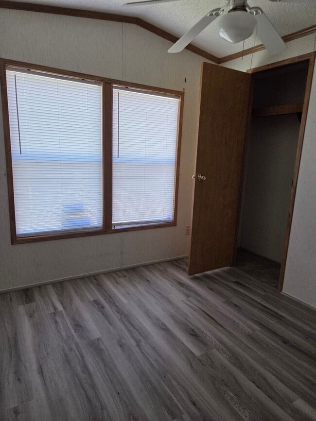 Building Photo - $1,350 - 2 Bedroom / 1 Bath Park Model in Tatham Mountain Park