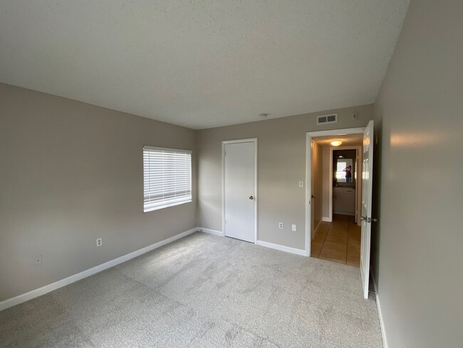 Building Photo - JUST REDUCED - Newly Remodeled 1 bedroom/1...