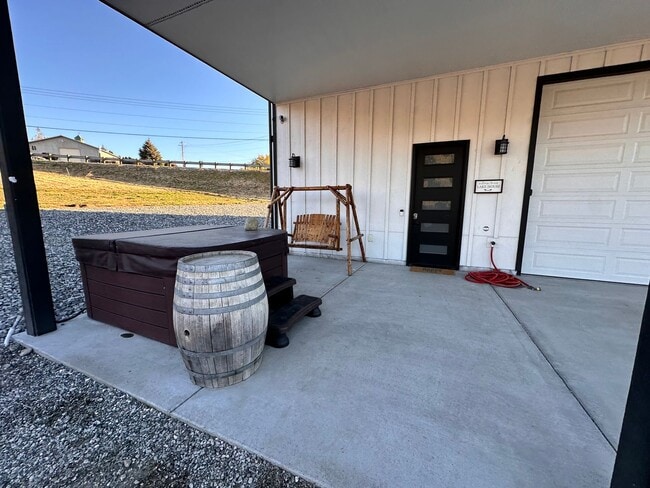 Building Photo - Furnished House in Manson - 4 bedroom/3 bath