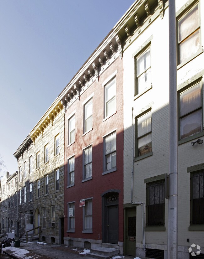 Building Photo - 206 S 3RD St
