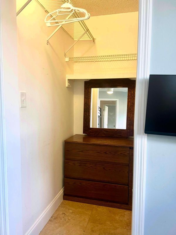 Primary Photo - 5207 Hayes St