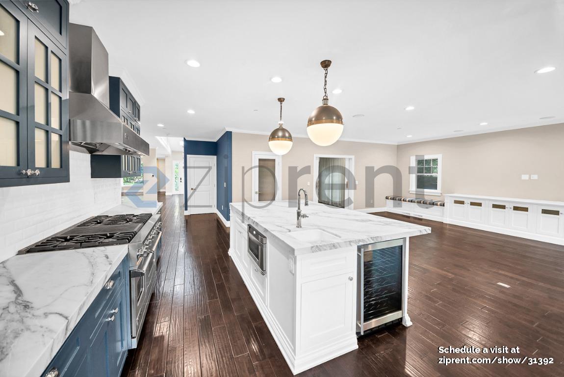 Building Photo - 1147 Centinela Ave