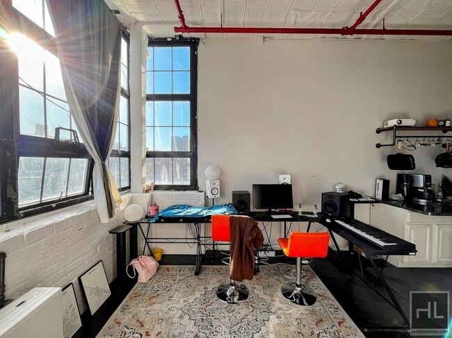 Building Photo - 248 McKibbin St