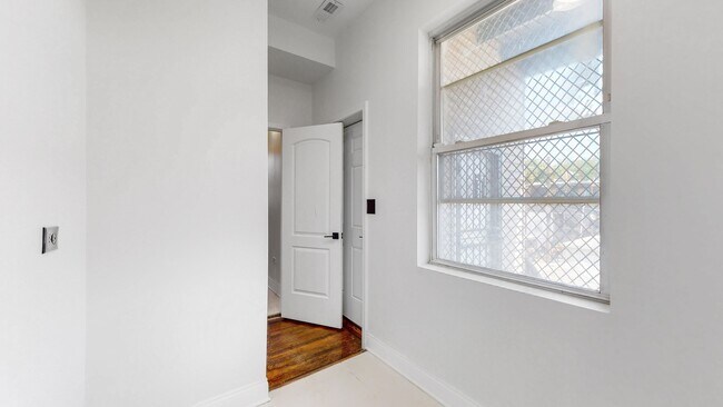 Building Photo - 6227 S Langley Ave