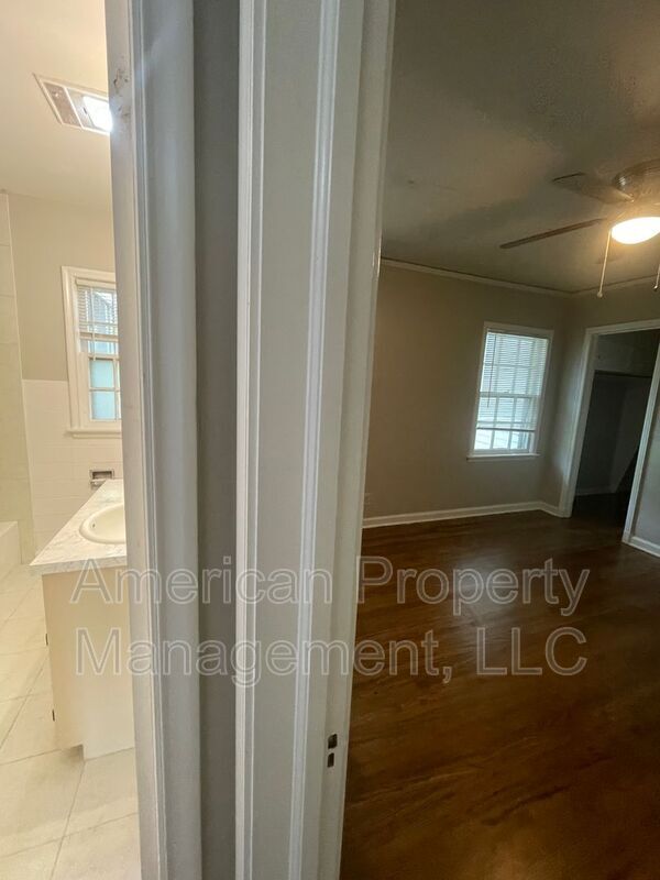 Building Photo - P2-1Q- 2808 E. 1st Pl.