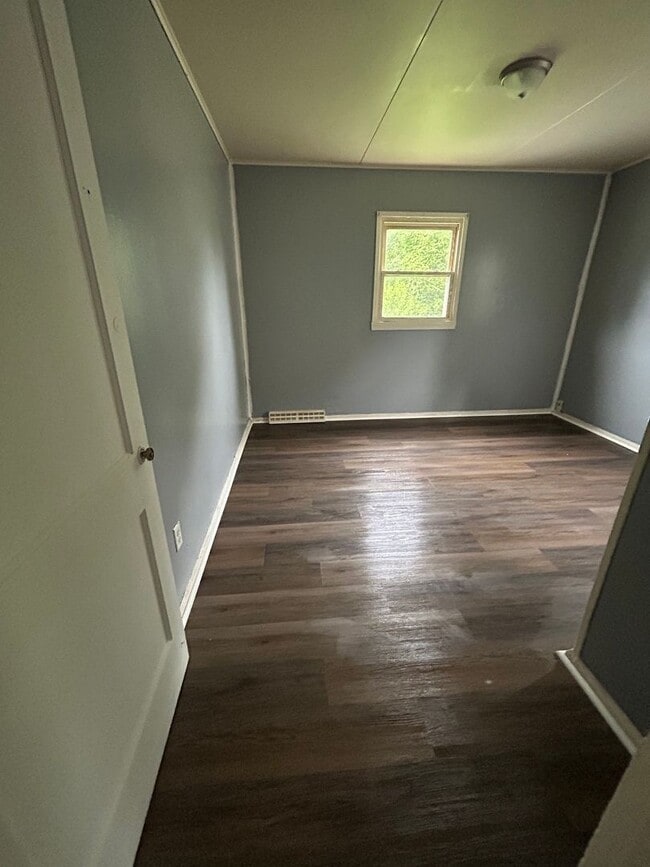 Building Photo - 2 Bedroom 1 Bathroom House