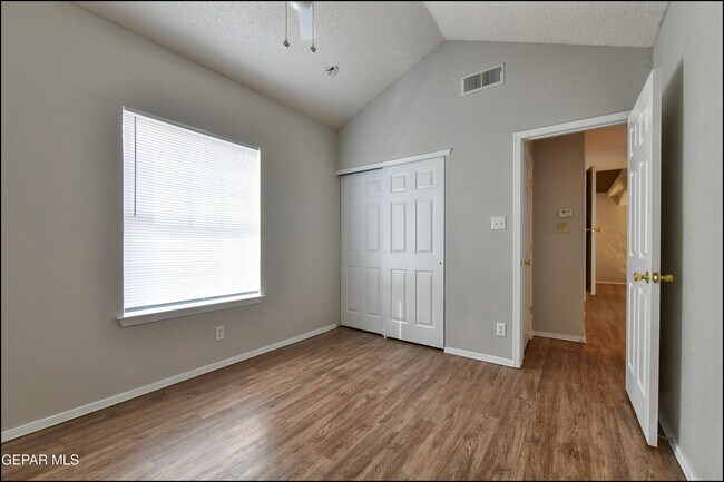 Building Photo - 3057 Tierra Mina Dr