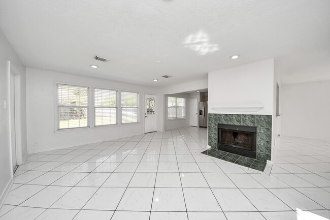 Building Photo - 8026 Big Oak Trail Dr