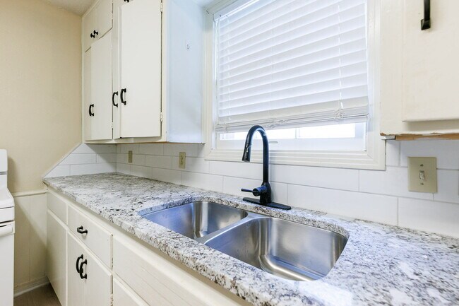 Building Photo - Charming Home Near Texas Tech – Modern Upg...