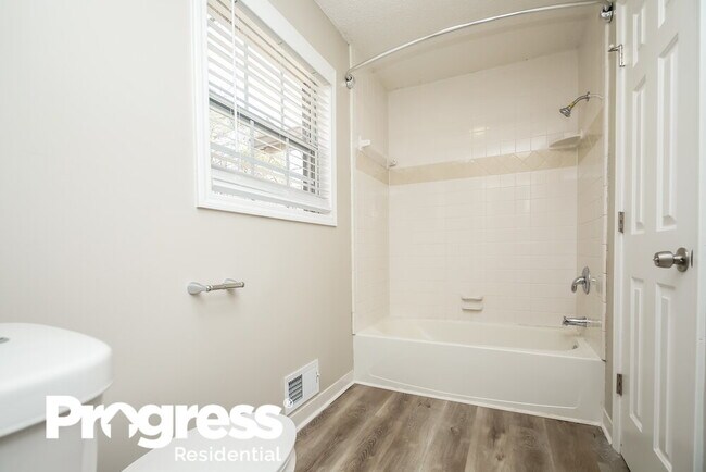 Building Photo - 340 Hermitage Ct