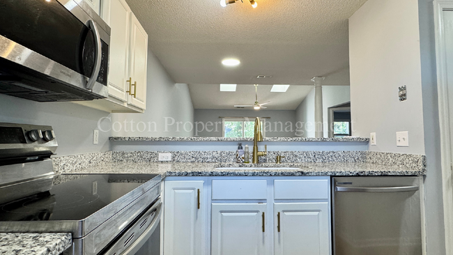 Building Photo - 4619 McClelland Dr