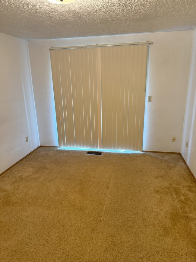 Building Photo - 1232 SW Maple Tree Ct
