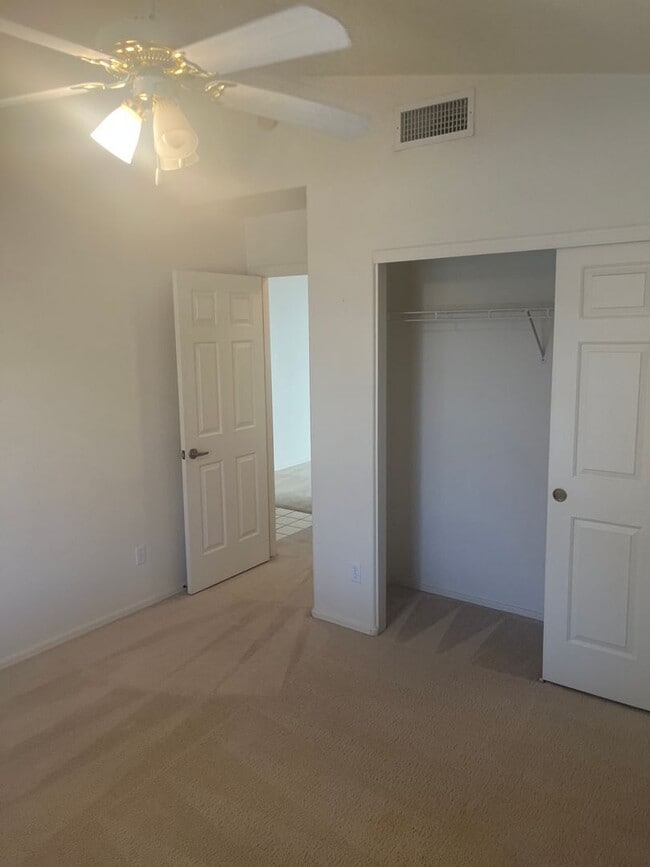 Building Photo - 55+ 2 Bed 2 bath home!