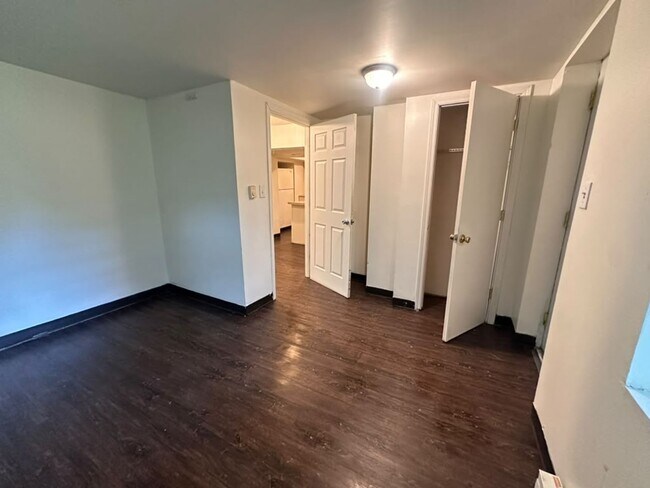 Building Photo - 544 Valley