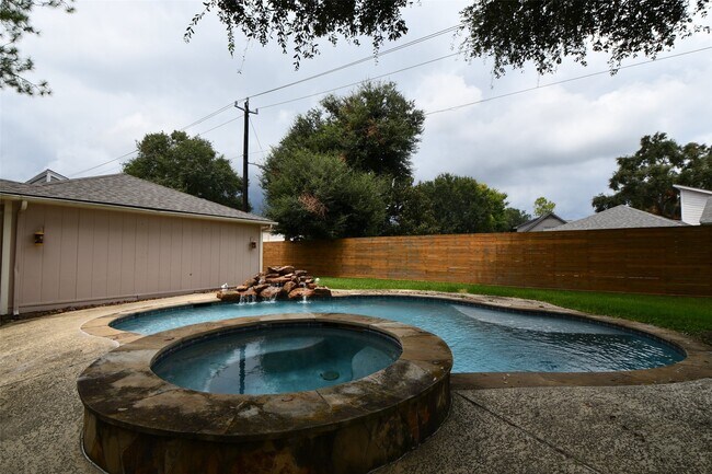 Building Photo - 3410 Plum Brook Ln