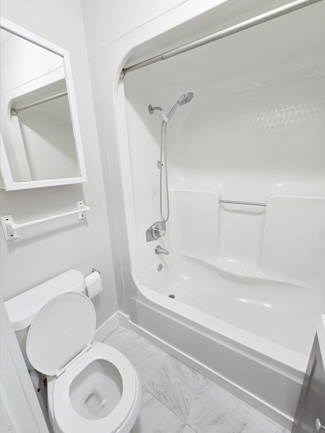 Building Photo - 2812 St Emanuel St