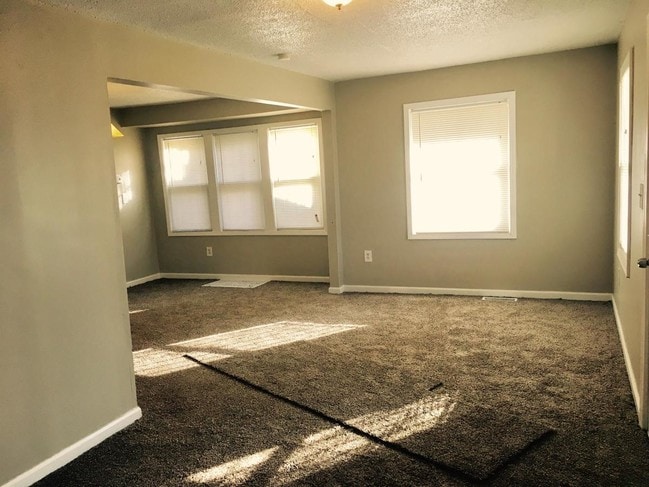 Building Photo - 4022 E 68th Terrace